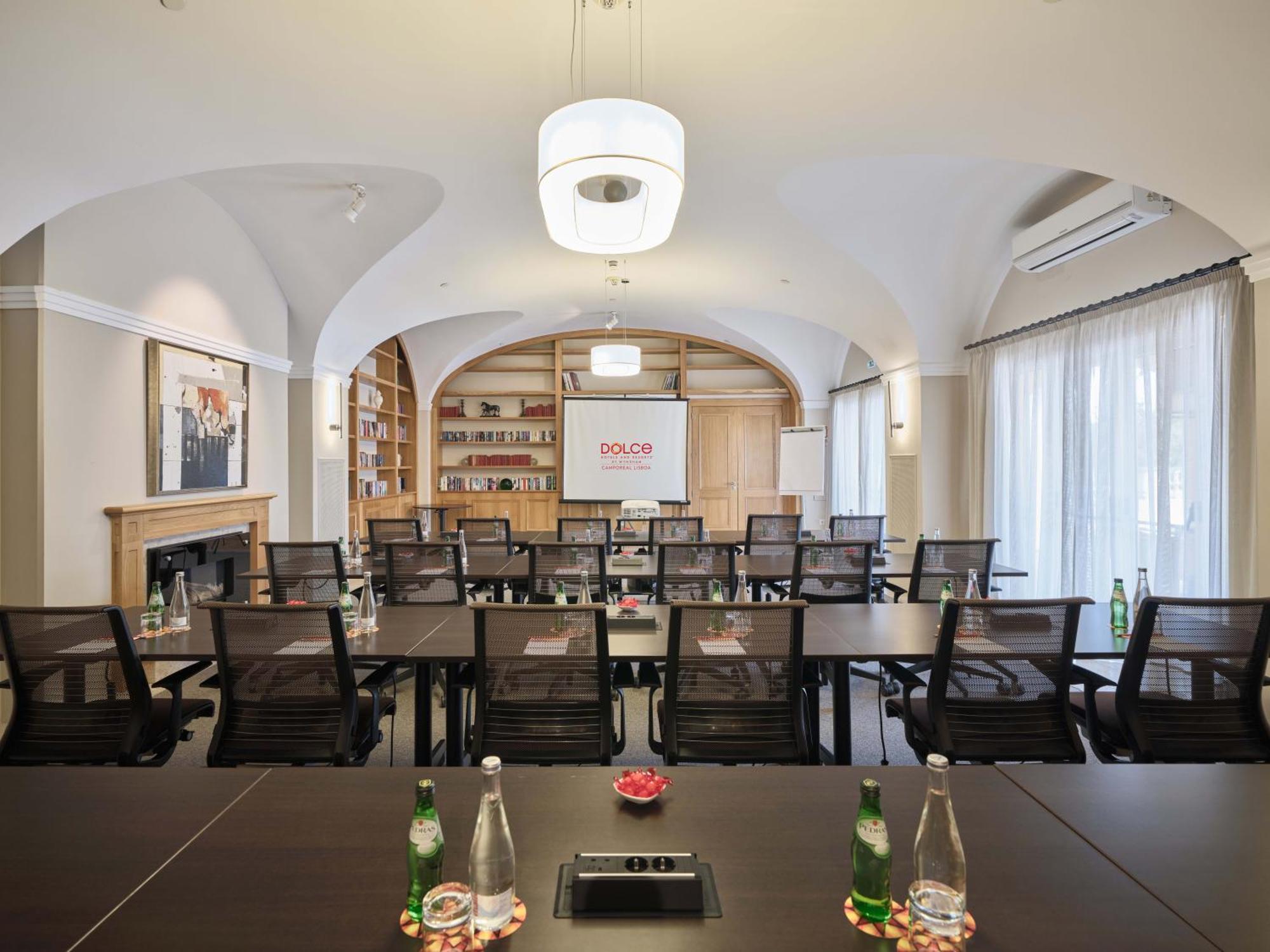 Dolce Camporeal Lisboa Turcifal Exterior photo Meeting room